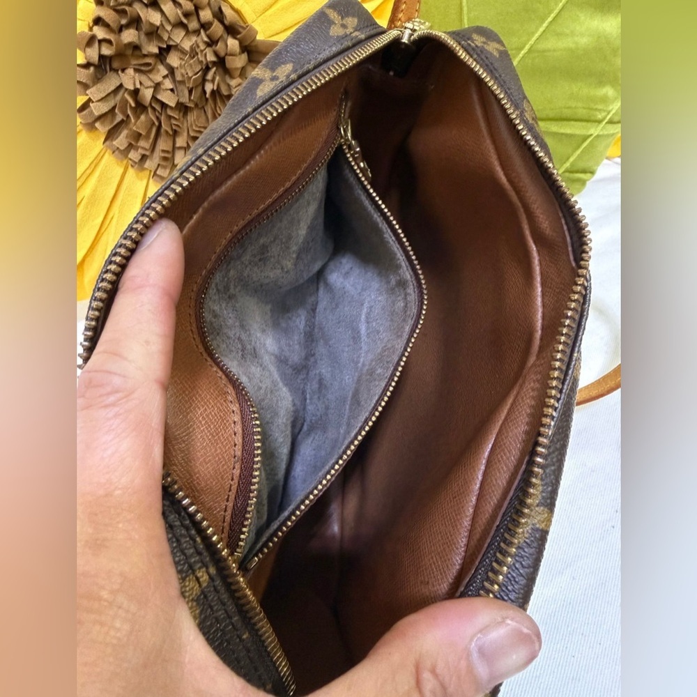 Louis Vuitton authentic JEAUNE FILLE mm Crossbody bag W/ COA EUC - Picture 2 of 4